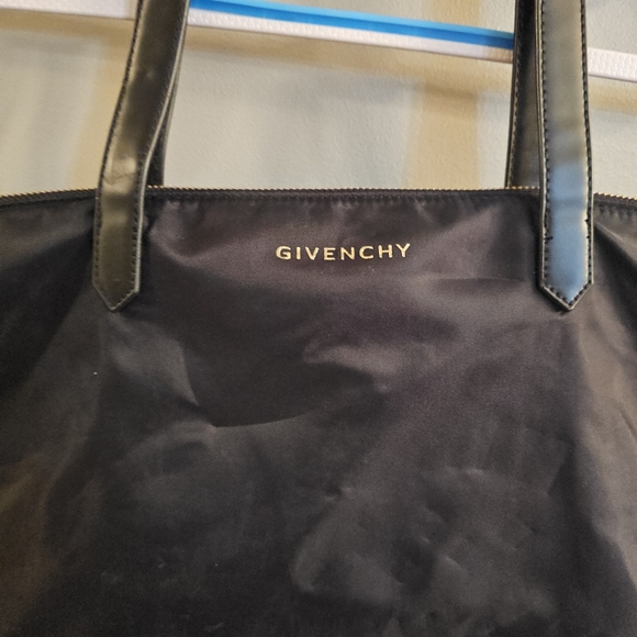 Givenchy Parfums Bag - Picture 2 of 6